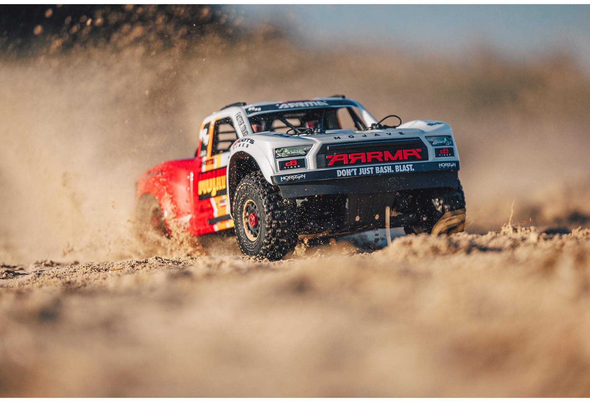 ARRMA 1/8 MOJAVE 4X4 4S BLX Desert Truck RTR, White (ARRMA