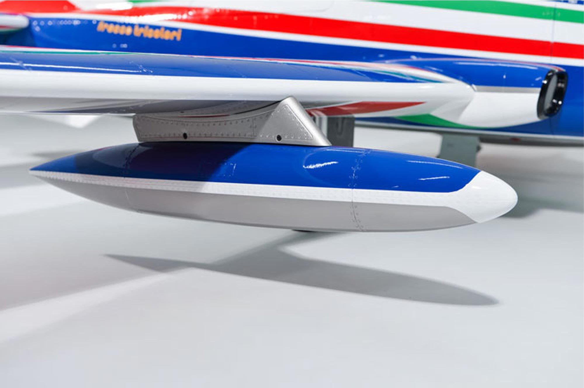 Phoenix Model Manufacturing Co. AERMACCHI MB-339 BLUE 2.7m Jet Turbine ...